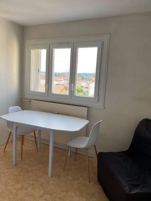 Le Studio: Agreable Logement Apartment Riorges